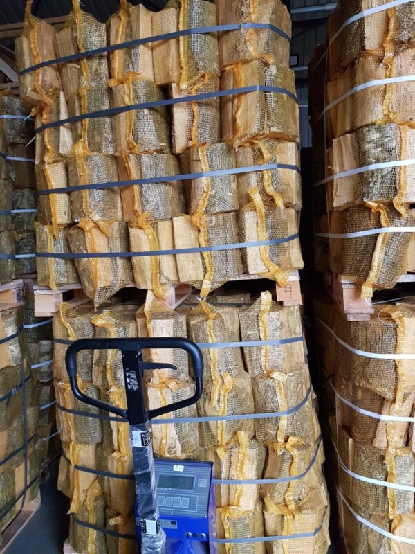 99-2-600x800-1.jpg Hornbeam firewood in 22 l bags - Image 2